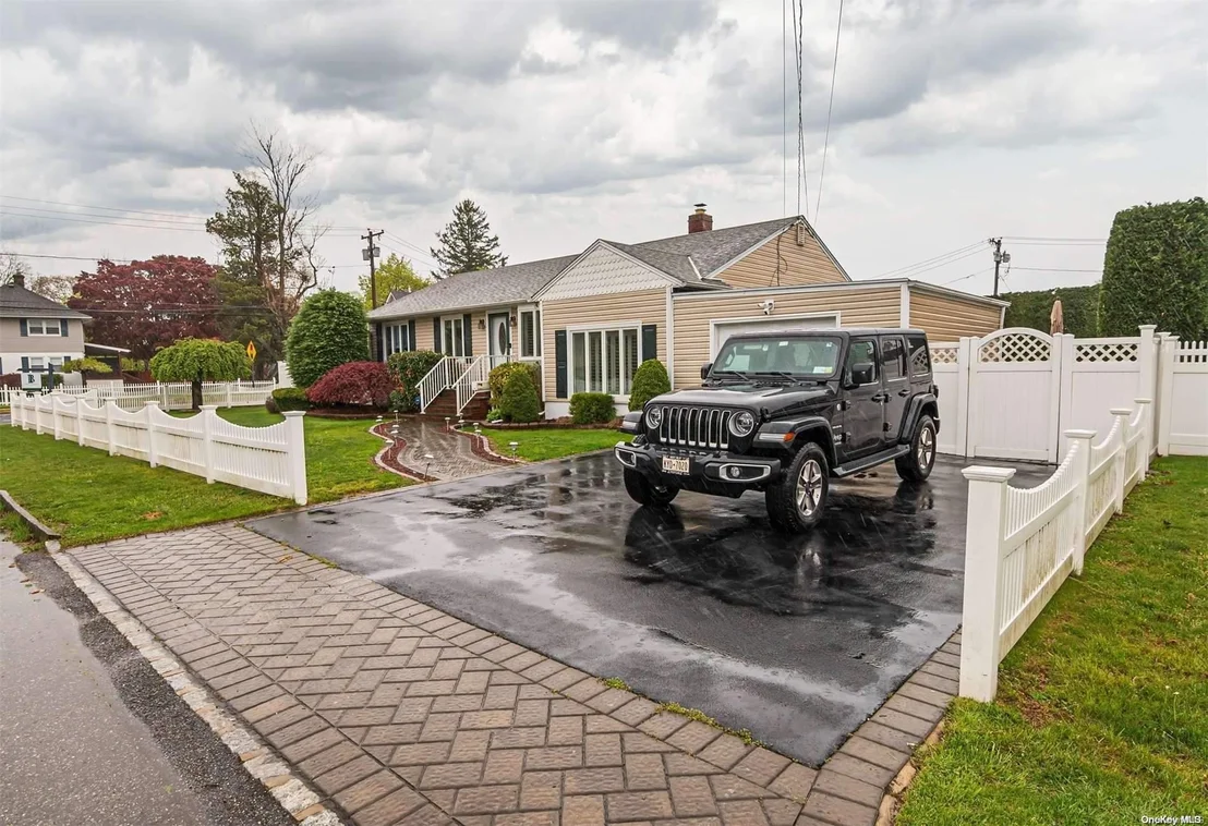 Photo of 350 Aster Road