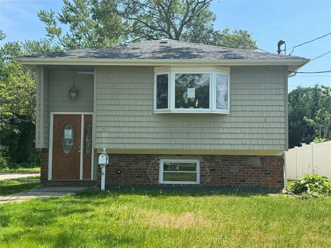 Photo of 38 Moffitt Boulevard