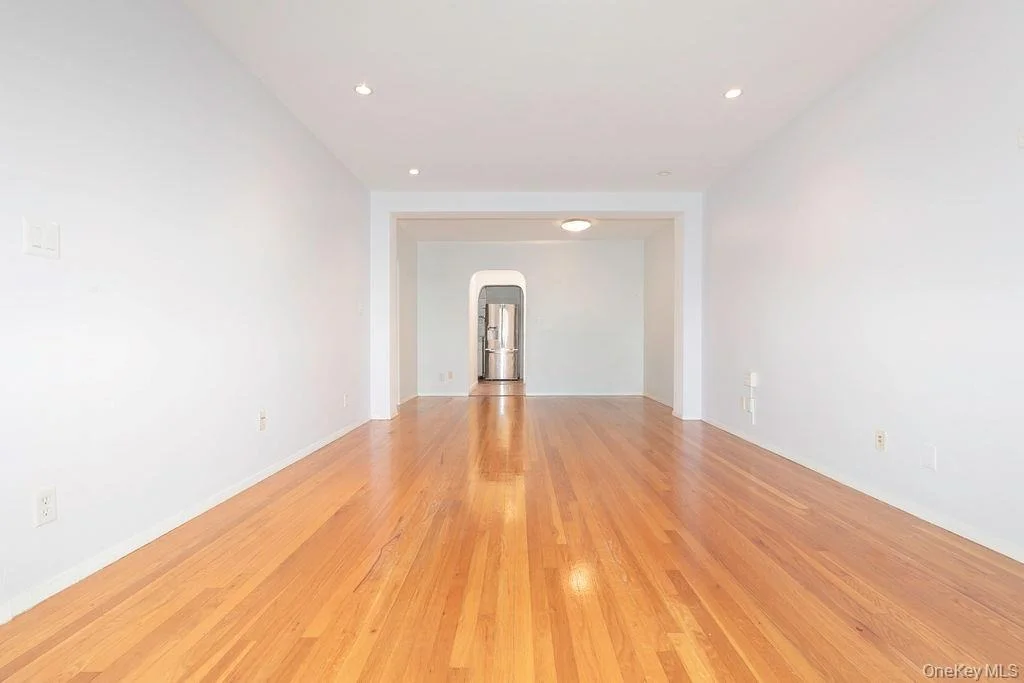 Photo of Unit 6G at 765 Bronx River Rd