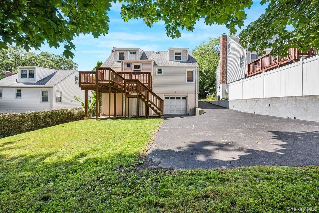 Photo of 104 Lefferts Road