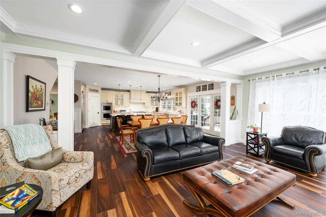 Photo of 1016 Forest Glen