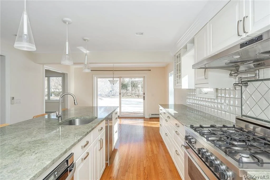 Photo of 10 BELL Place