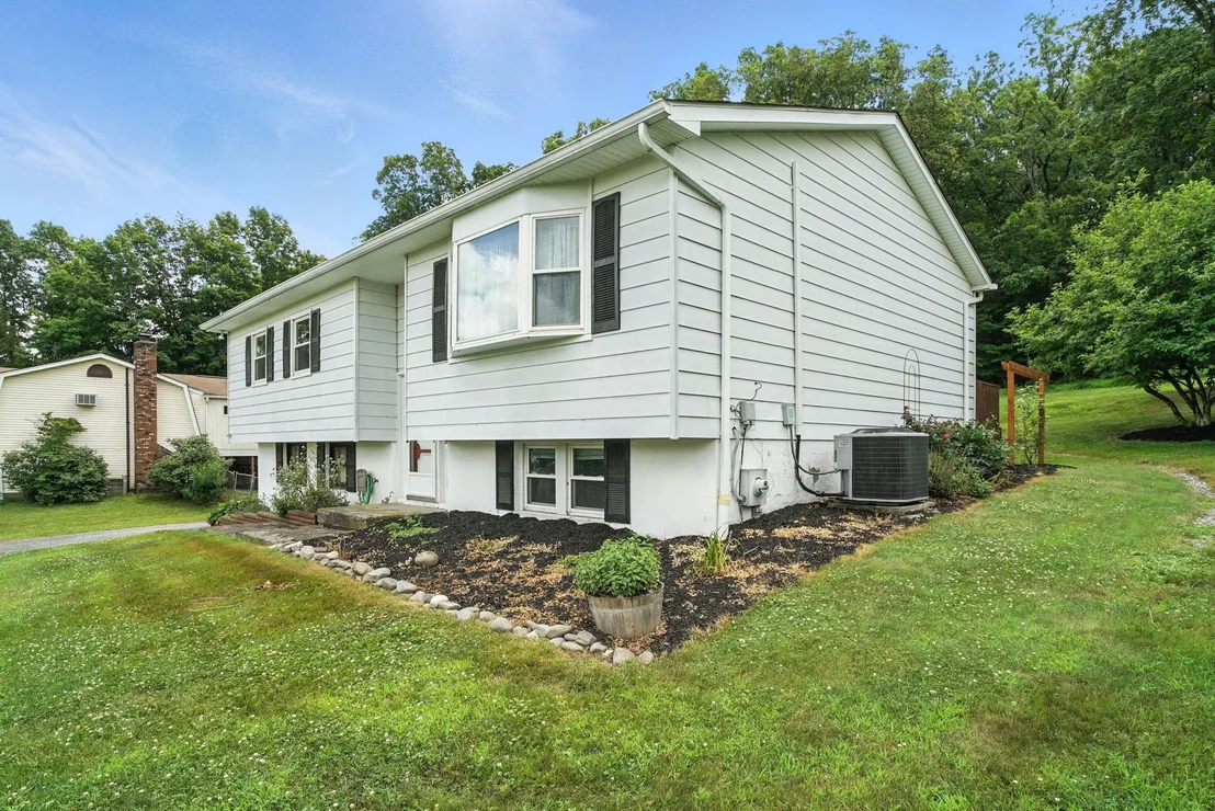 Photo of 19 Dussenbury Drive