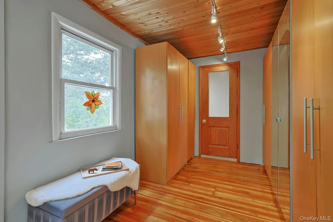 Photo of 75 Lakeside Drive