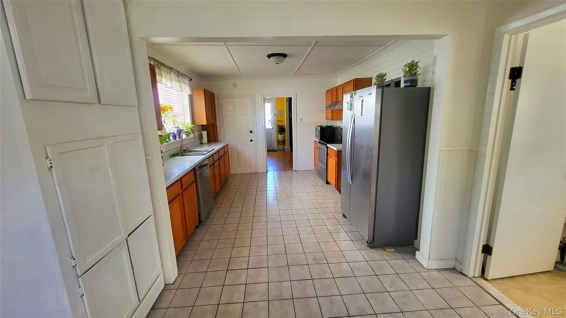 Photo of 10 Corlies Avenue