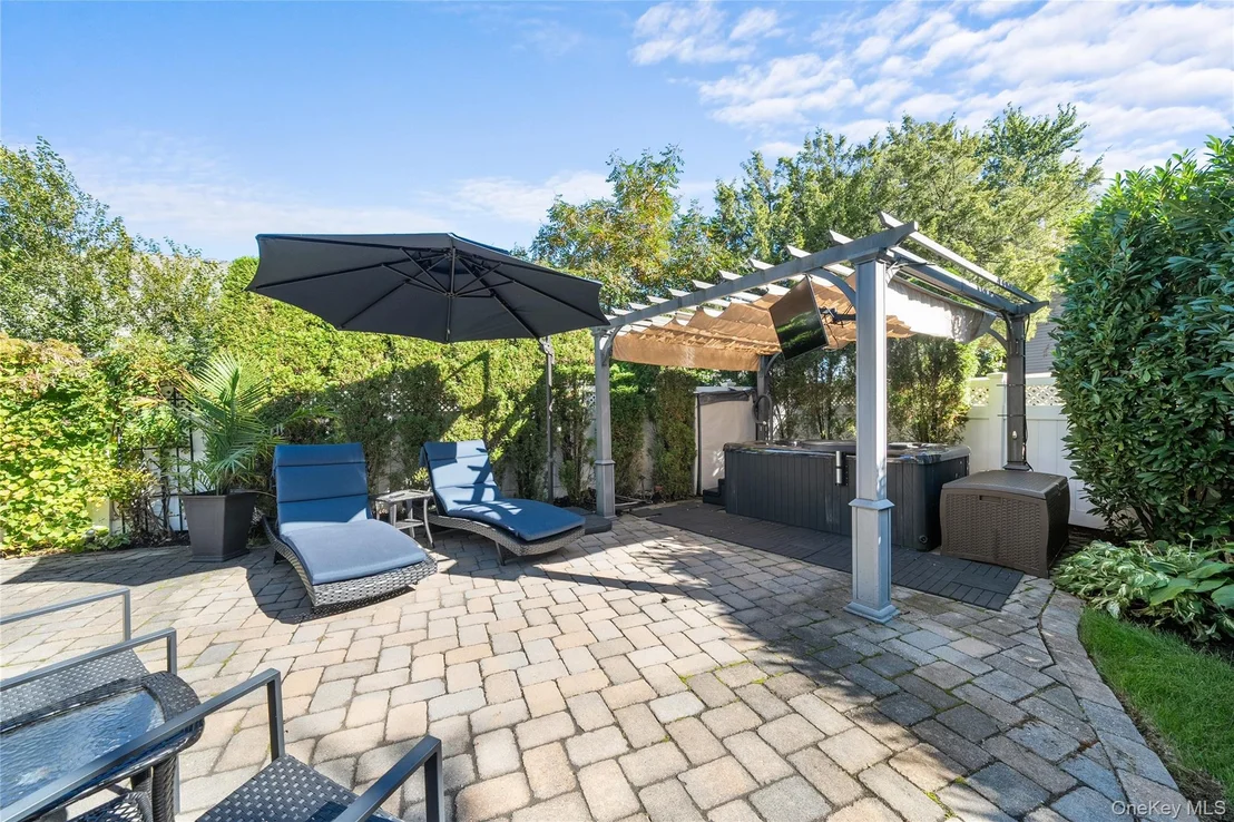 Photo of 156 Cabot Road