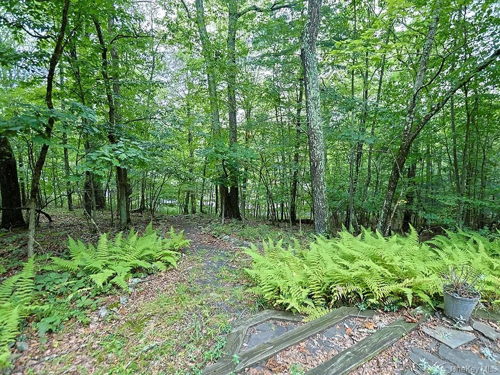 Photo of 2059 Guymard Turnpike