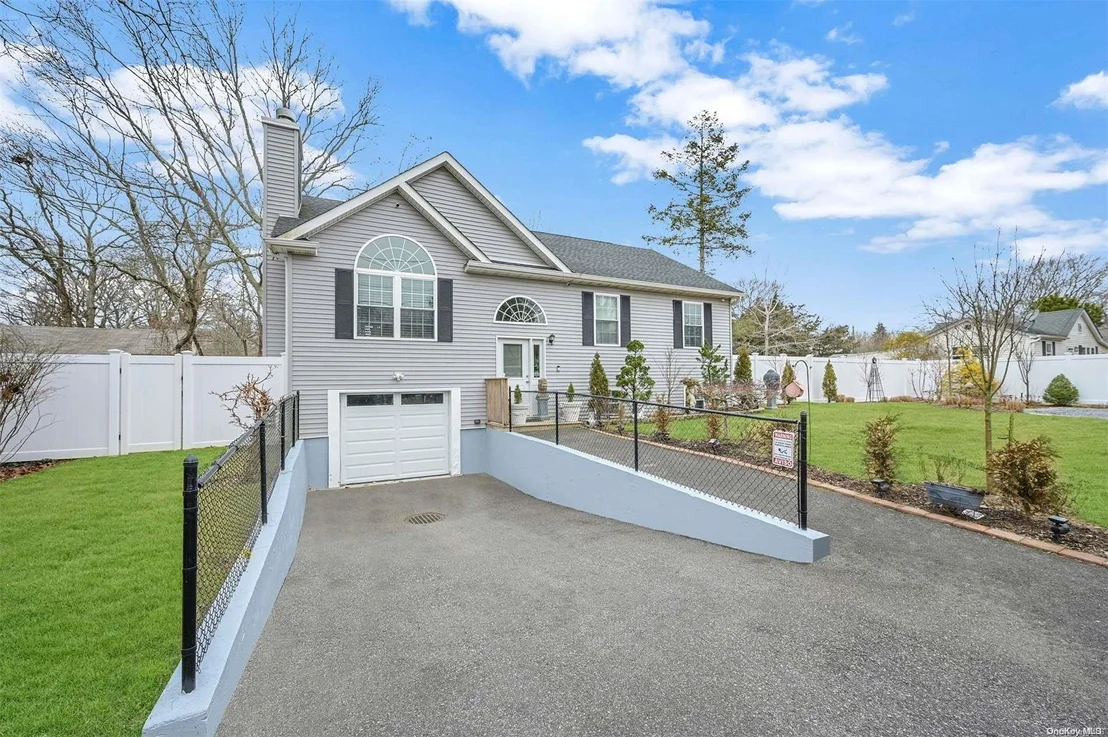Photo of 182 Lynbrook Drive