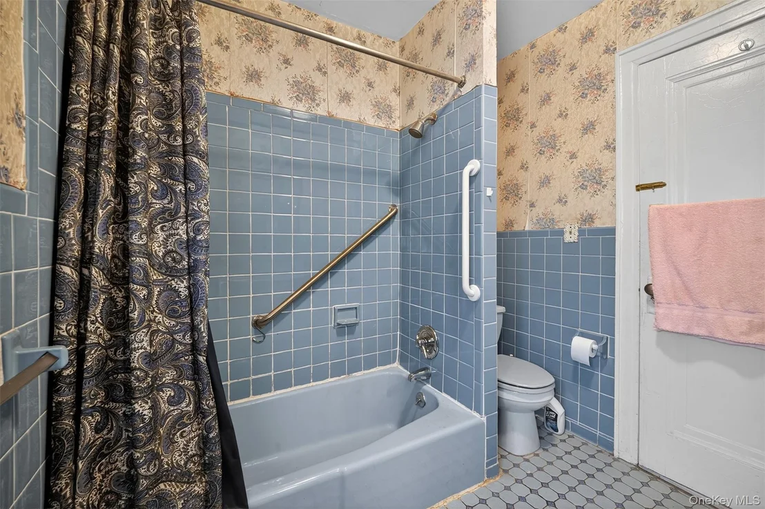 Photo of 3512 Utopia Parkway