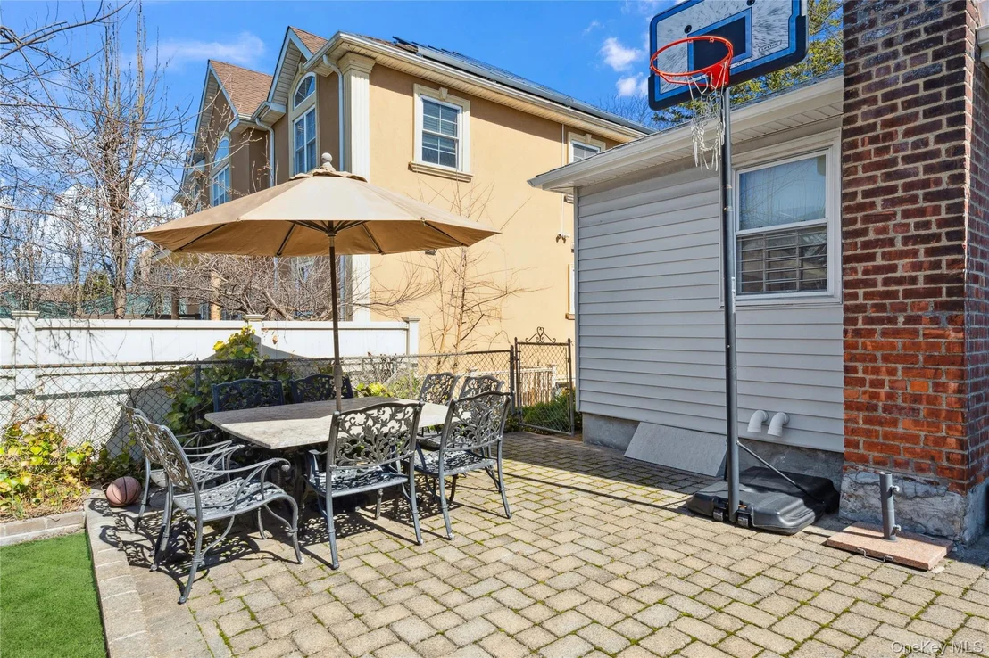 Photo of 2930 Bell Boulevard
