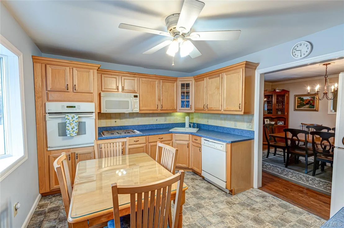 Photo of 33 Maple Avenue