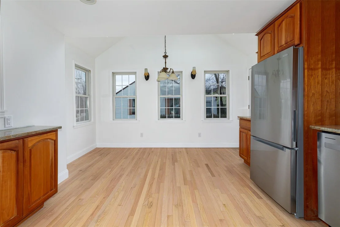 Photo of 305 Violet Avenue
