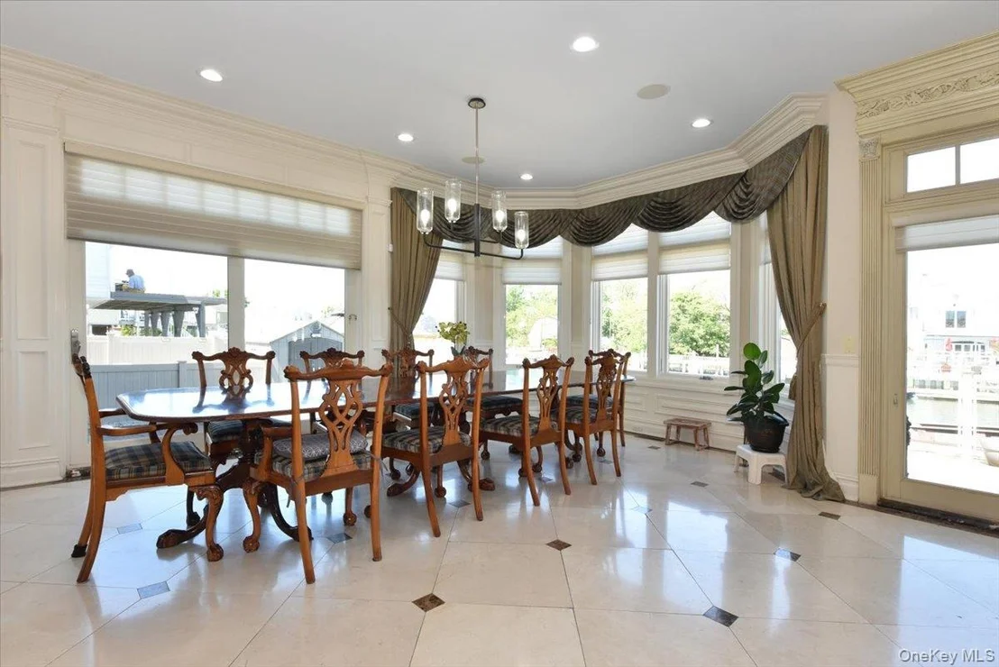 Photo of 3510 Riverside Drive