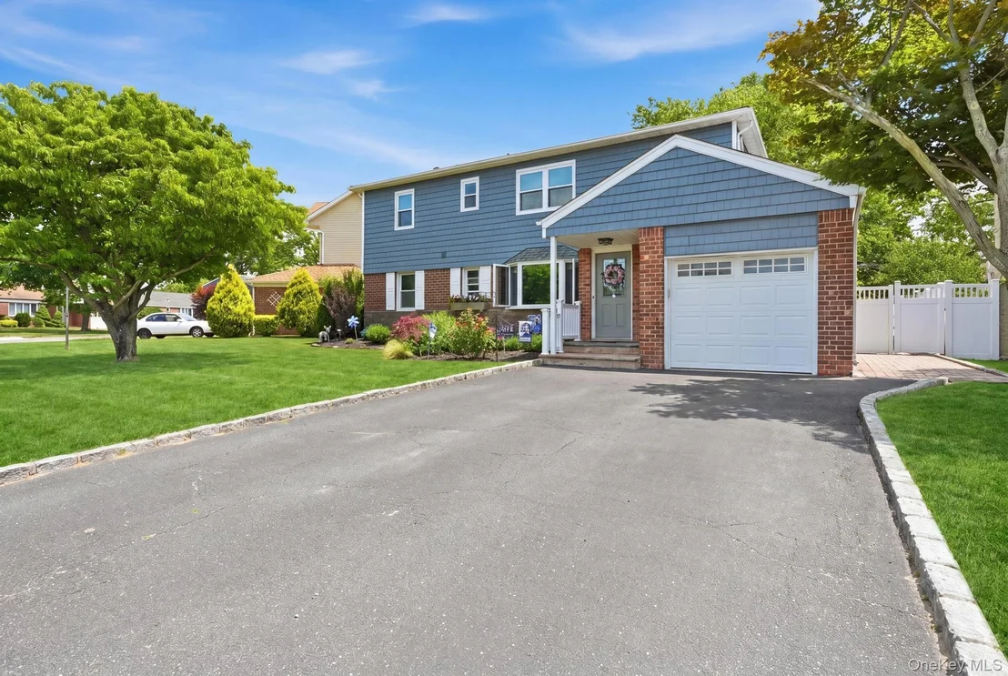 Photo of 841 Willow Road