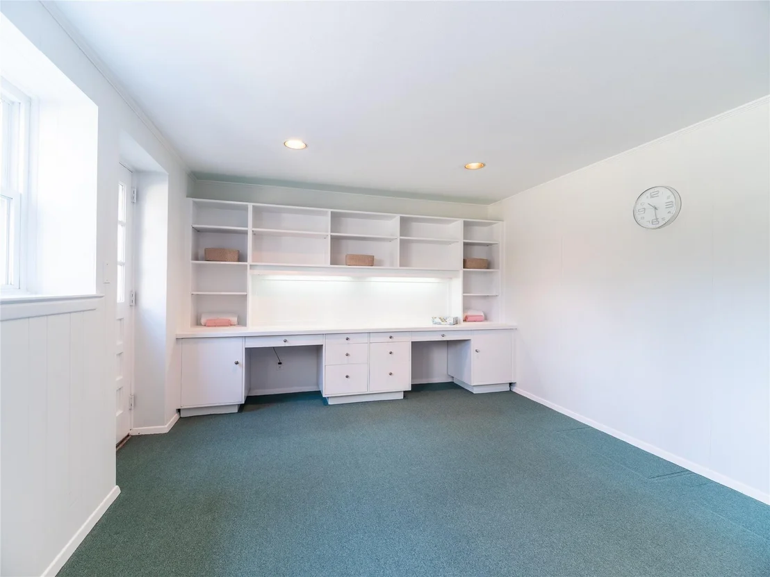 Photo of 9 Mohegan Lane