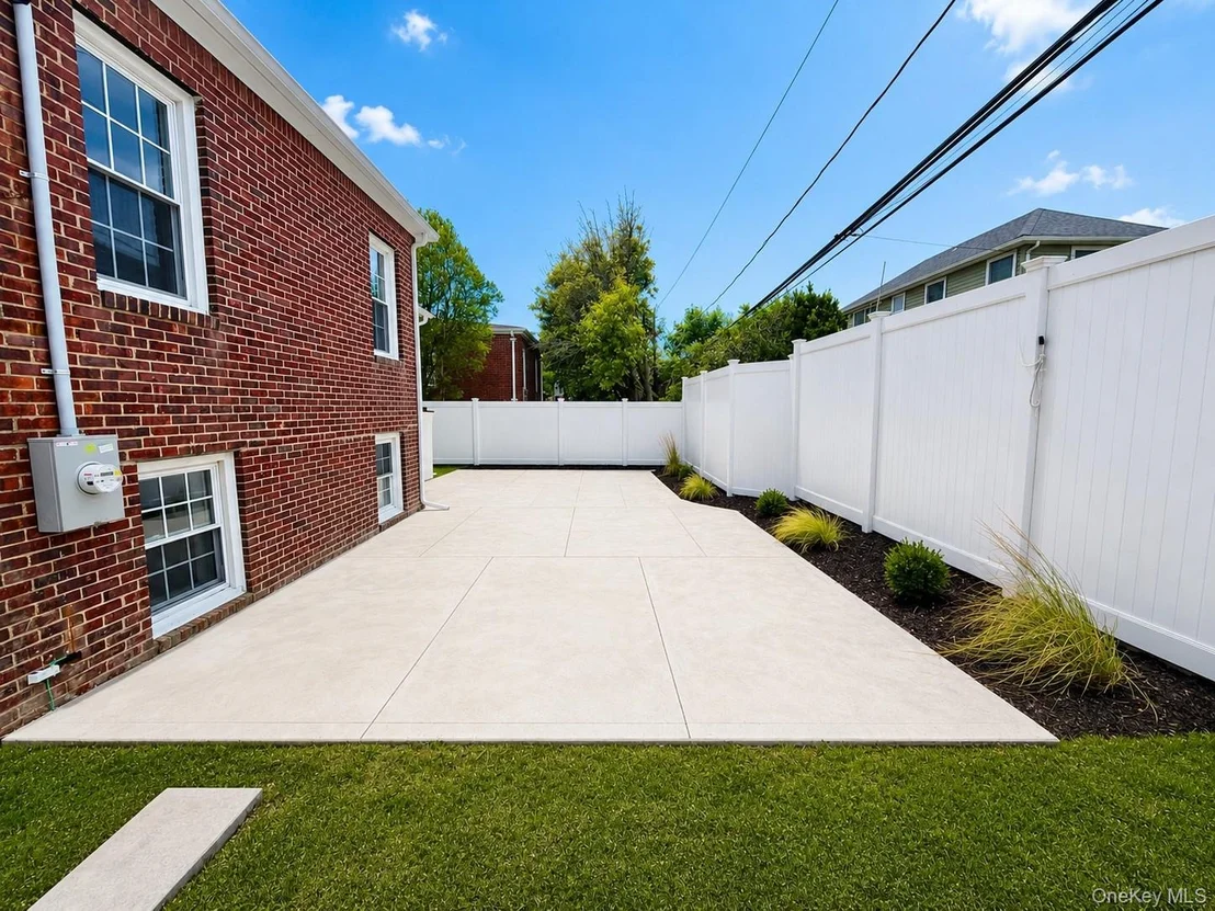Photo of 449 W Beech Street