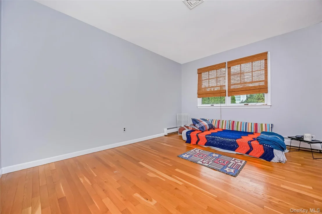 Photo of 348 Middle Road