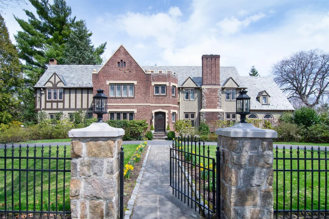 Photo of 1028 Esplanade
