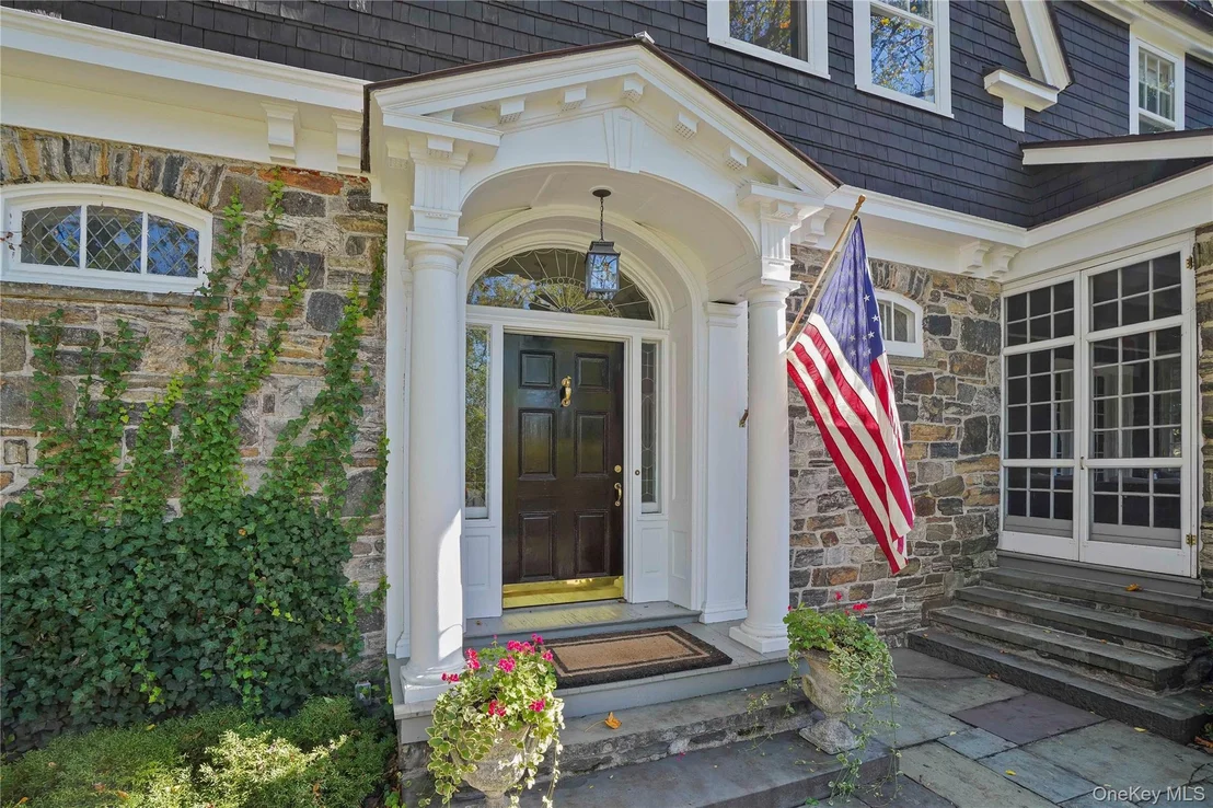 Photo of 534 Pelham Manor Road