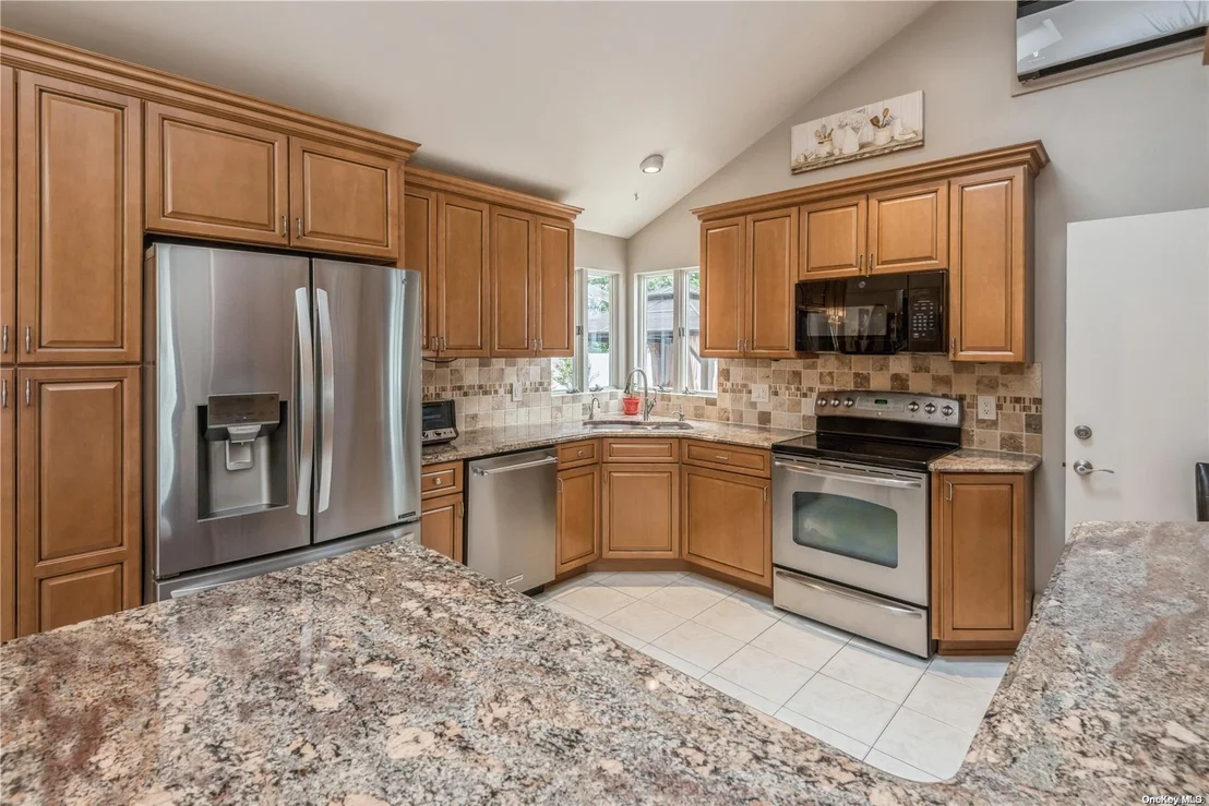 Photo of 830 Willow Road