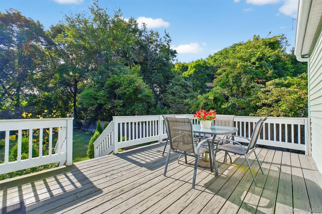 Photo of 105 Buckingham Avenue