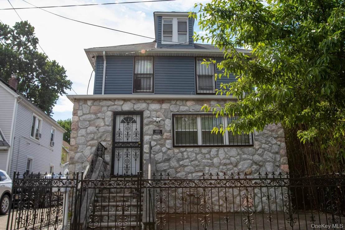 Photo of 4810 Robertson Street