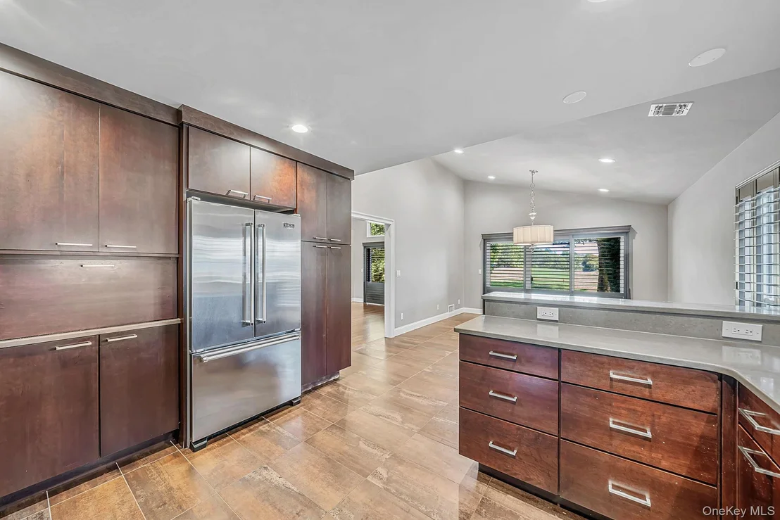 Photo of 6 Hamlet Drive