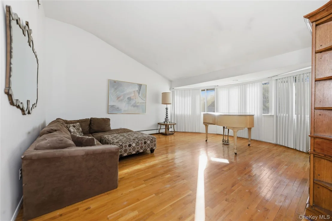 Photo of 3924 Jane Lane