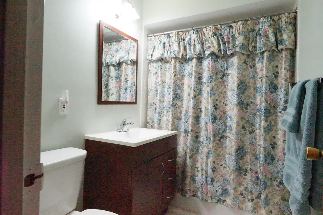 Photo of Unit F at 902 Commons Way