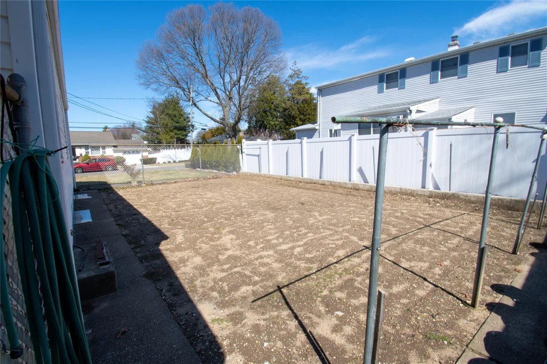 Photo of 2135 Maple Street