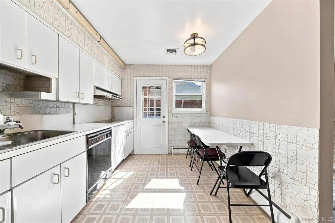 Photo of 614 Pine Lane