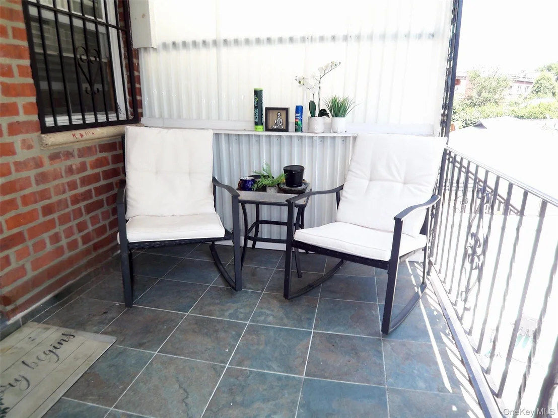 Photo of 4382 Byron Avenue