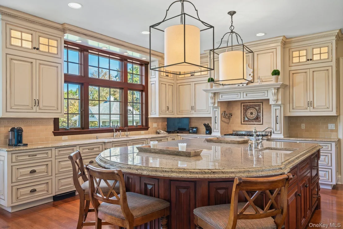 Photo of 697 Short Beach Road