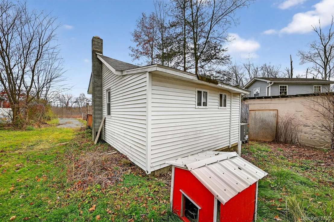 Photo of 1187 Burlingham Road