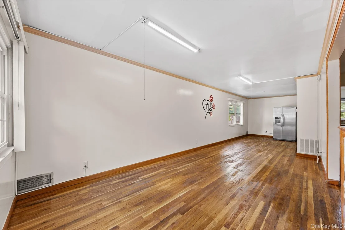 Photo of 142-10 Oak Avenue
