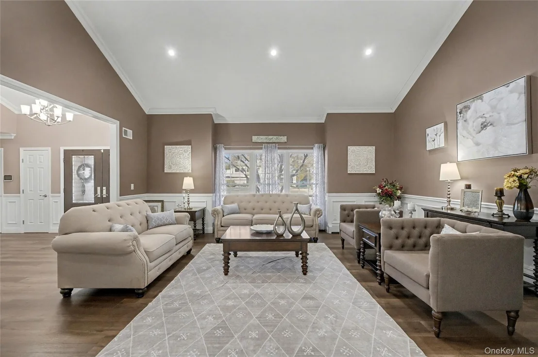 Photo of 8 Paddock Drive