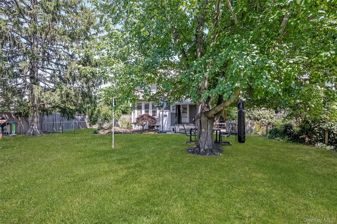 Photo of 958 Thomas Avenue