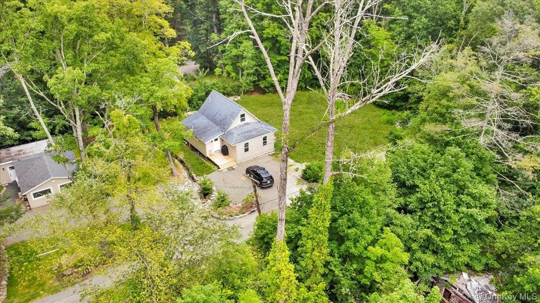 Photo of 8 Pioneer Trail