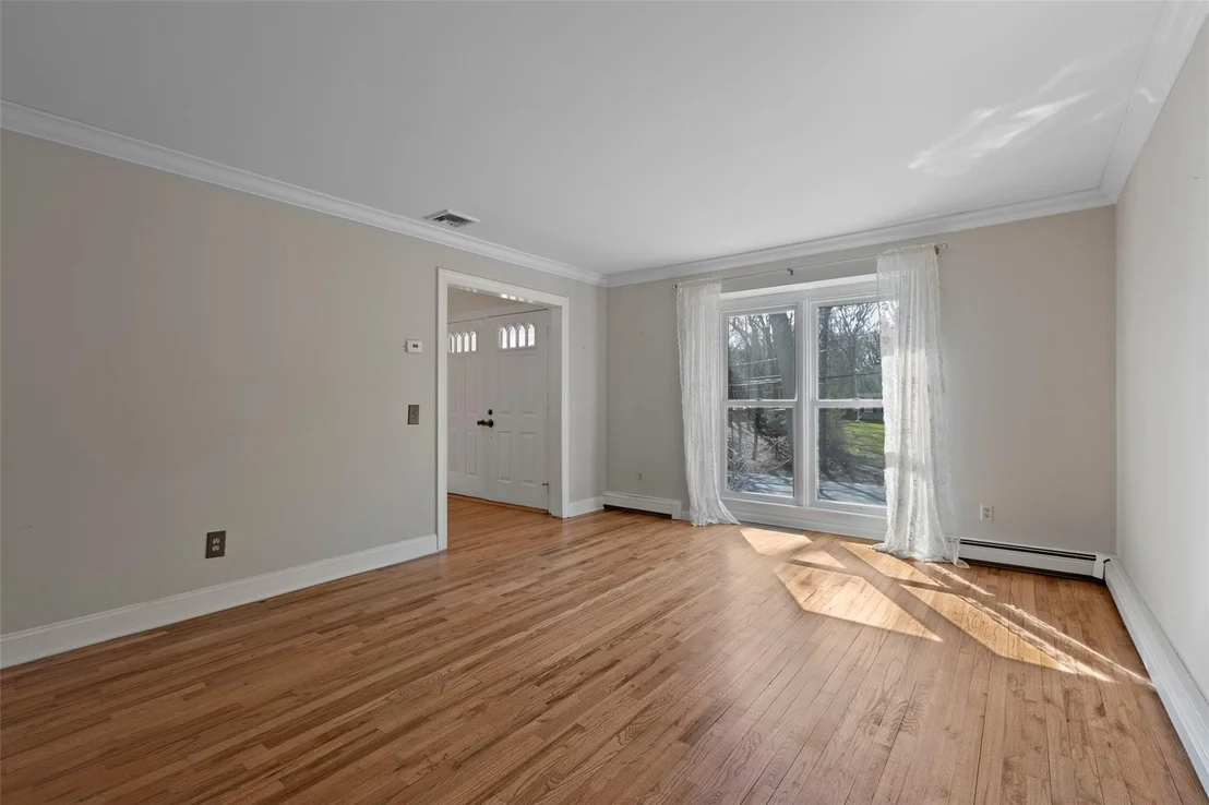 Photo of 7 Locust Avenue