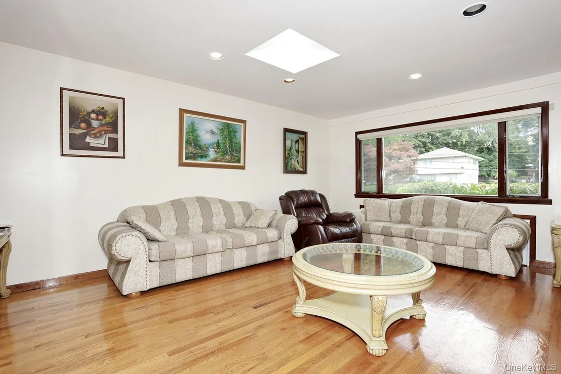 Photo of 10 Briarcliff Drive