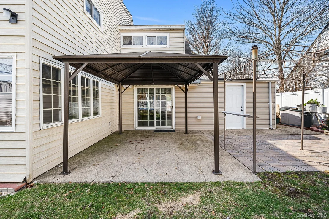 Photo of 116 Red Maple Drive N