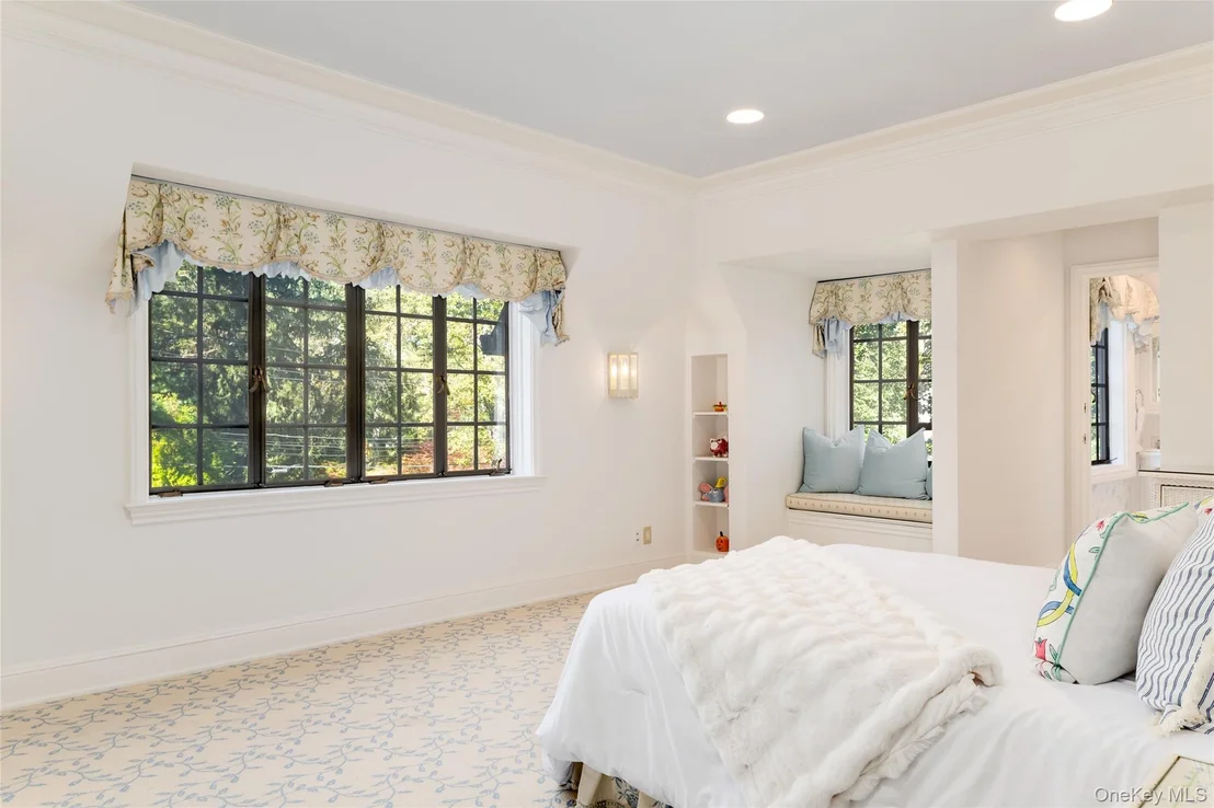 Photo of 294 Sterling Road