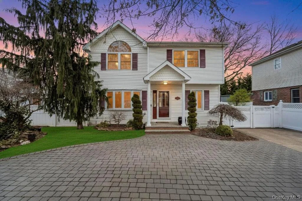 Photo of 2585 Oceanside Road