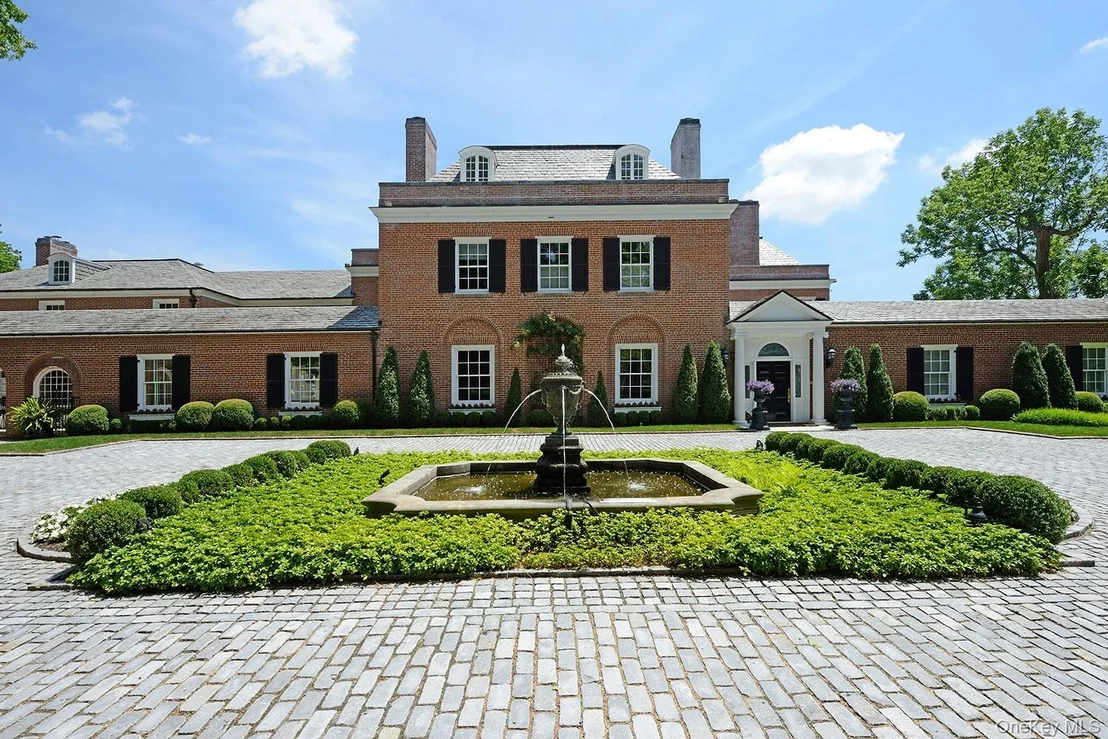 Photo of 2525 Purchase Street