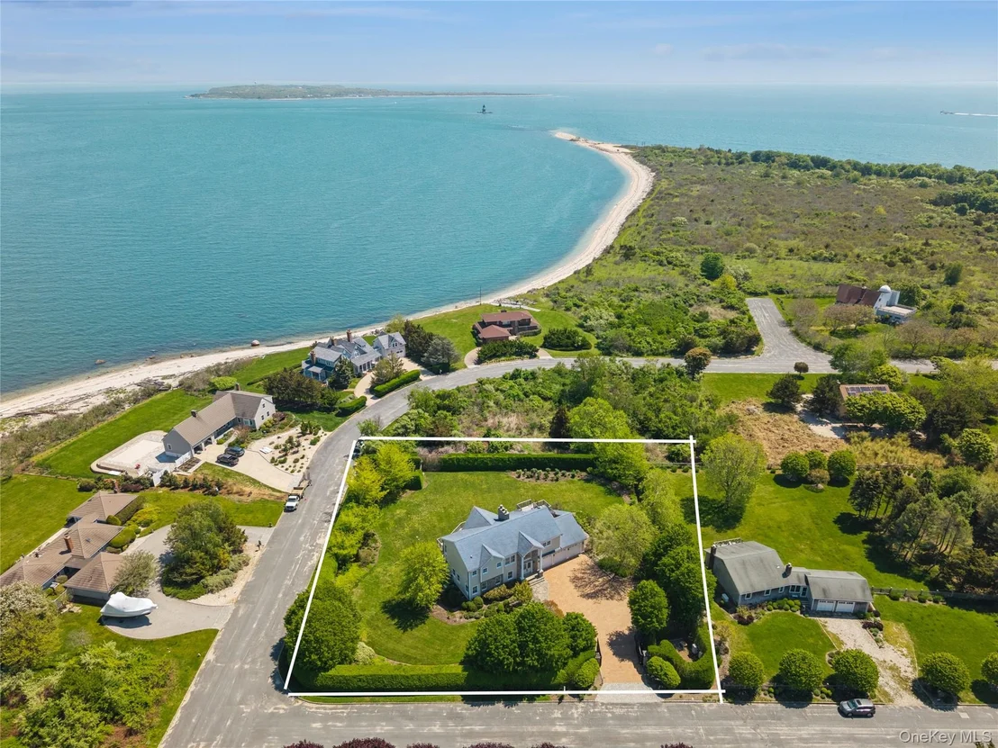 Photo of 1680 Lands End Road