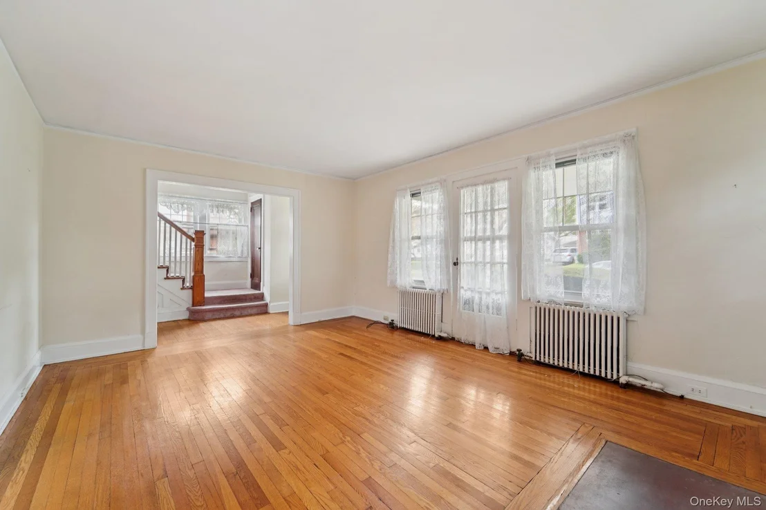 Photo of 115 Morsemere Avenue