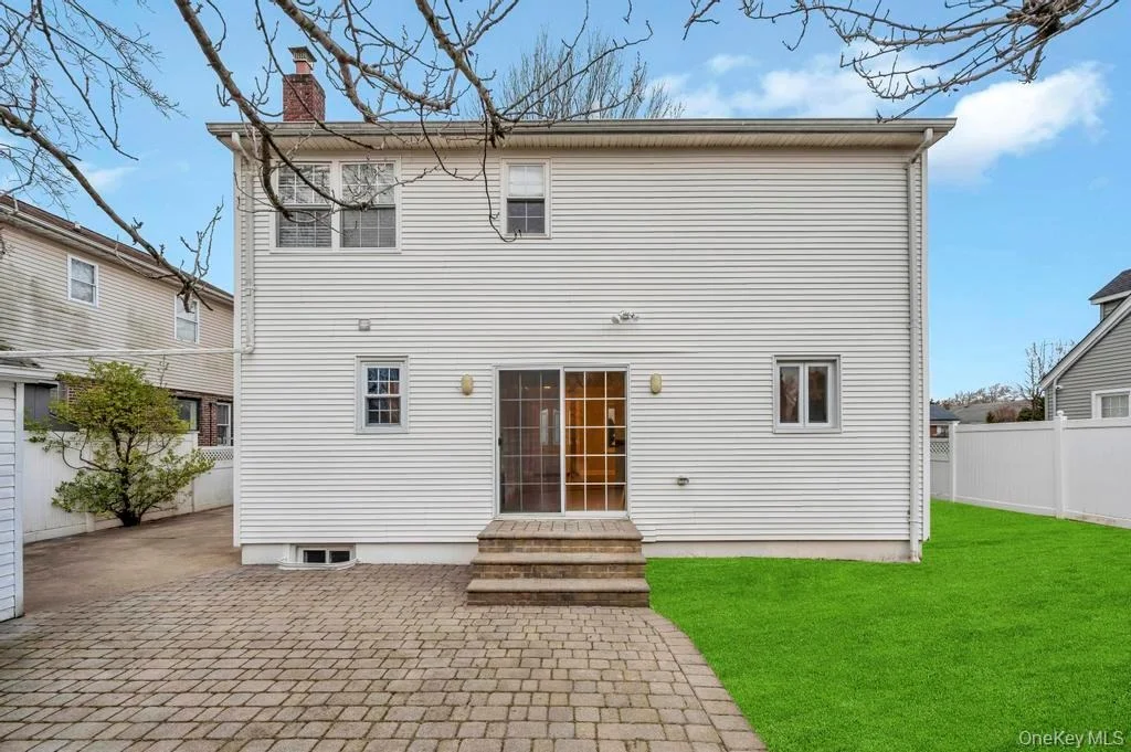 Photo of 2585 Oceanside Road