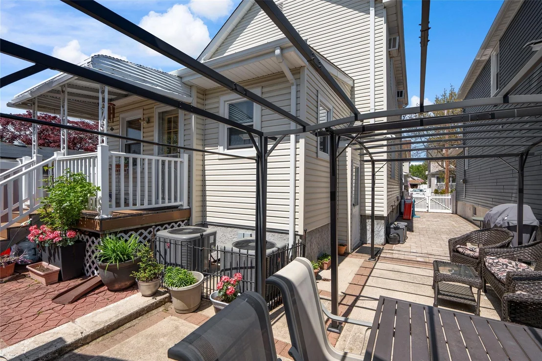 Photo of 665 Gabriel Avenue