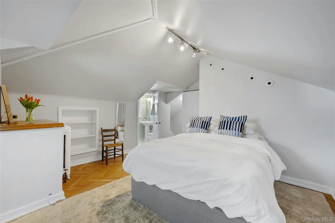 Photo of 5 Witherbee Avenue
