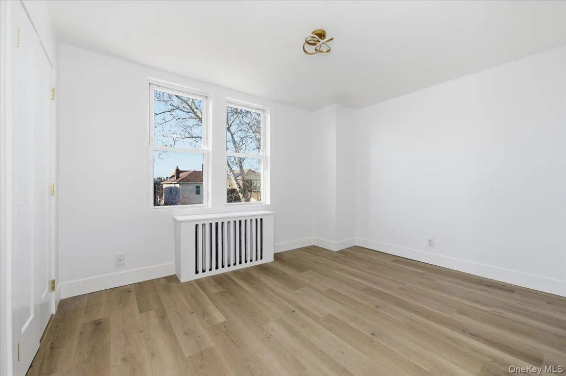 Photo of 1833 Hone Avenue